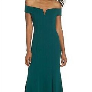 Vince Camuto Off the Shoulder Trumpet Gown